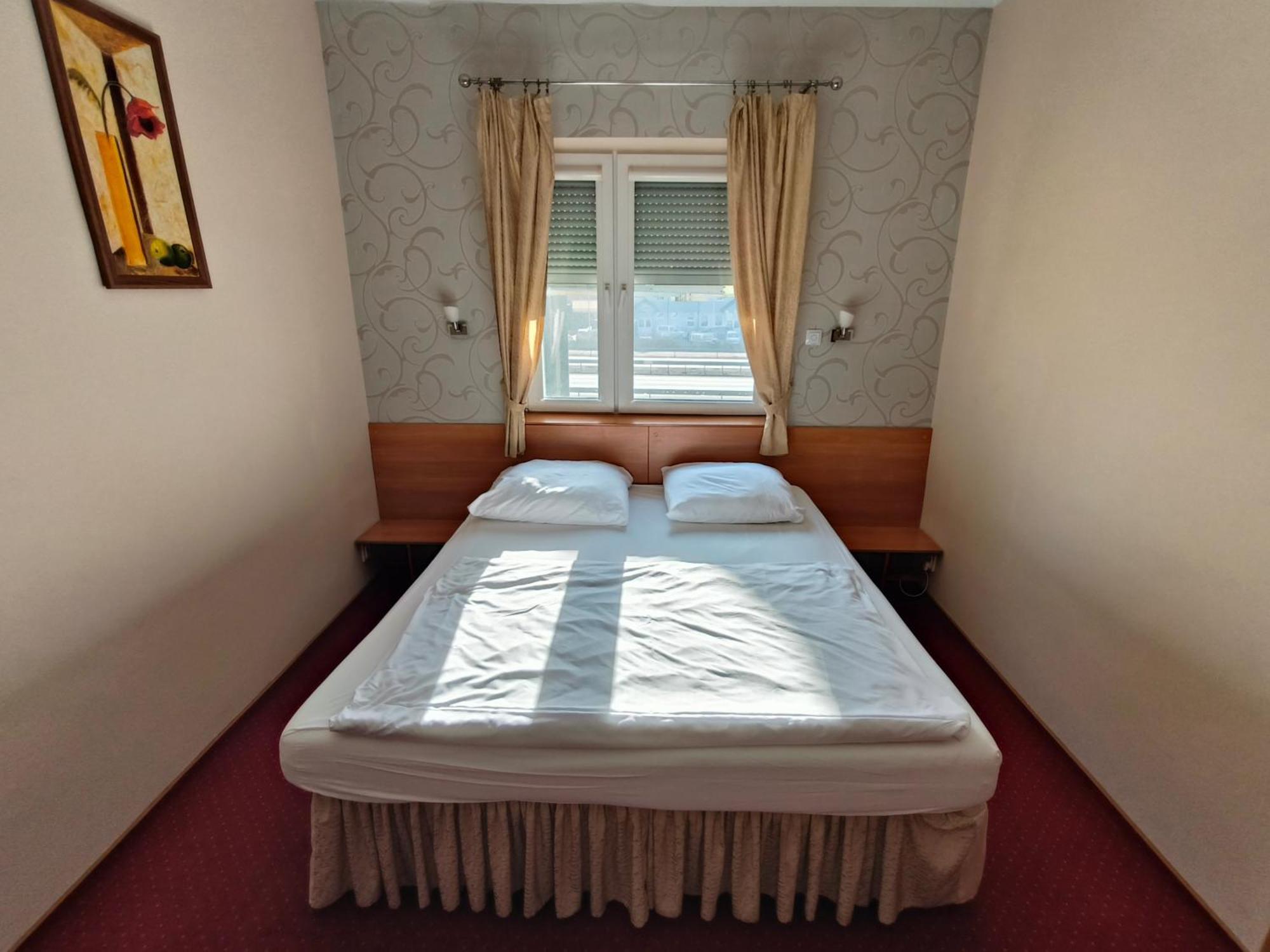 Villa Bella Casa Łomianki Kültér fotó